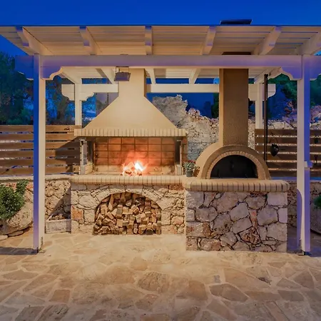 Daniela - Private Pool And Serene Location, By Zantewize *