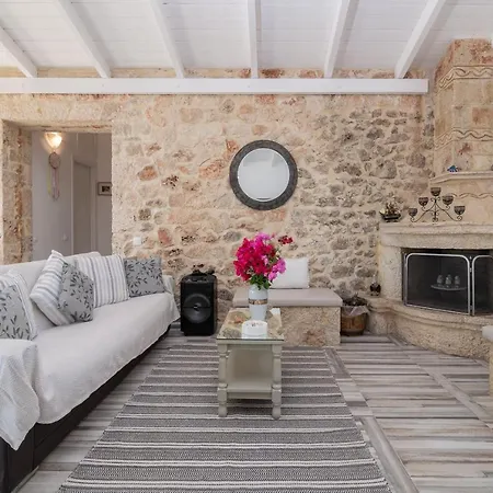 Daniela - Private Pool And Serene Location, By Zantewize Villa