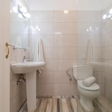 Daniela - Private Pool And Serene Location, By Zantewize