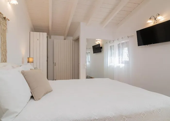 Daniela - Private Pool And Serene Location, By Zantewize فيلة Koríthion