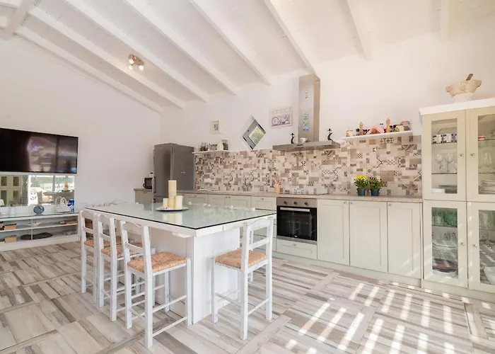 Daniela - Private Pool And Serene Location, By Zantewize