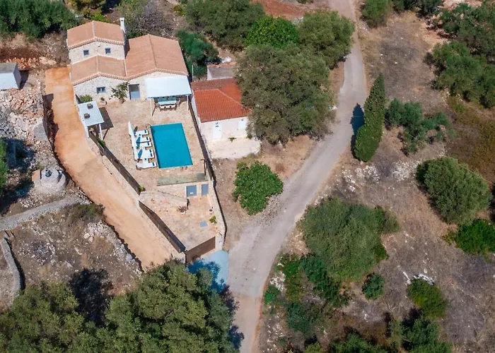 Daniela - Private Pool And Serene Location, By Zantewize * Коритион