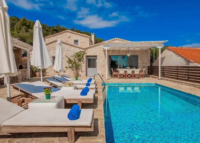 Daniela - Private Pool And Serene Location, By Zantewize * Коритион