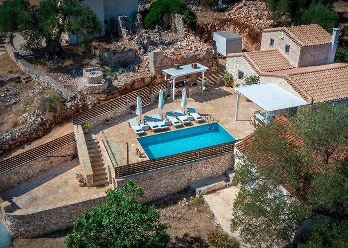 Daniela - Private Pool And Serene Location, By Zantewize