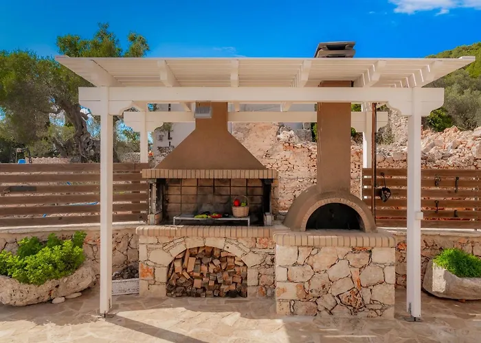 Daniela - Private Pool And Serene Location, By Zantewize * Коритион